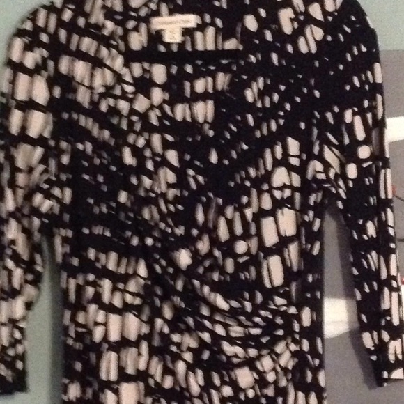 Flattering faux wrap dress - Picture 3 of 4